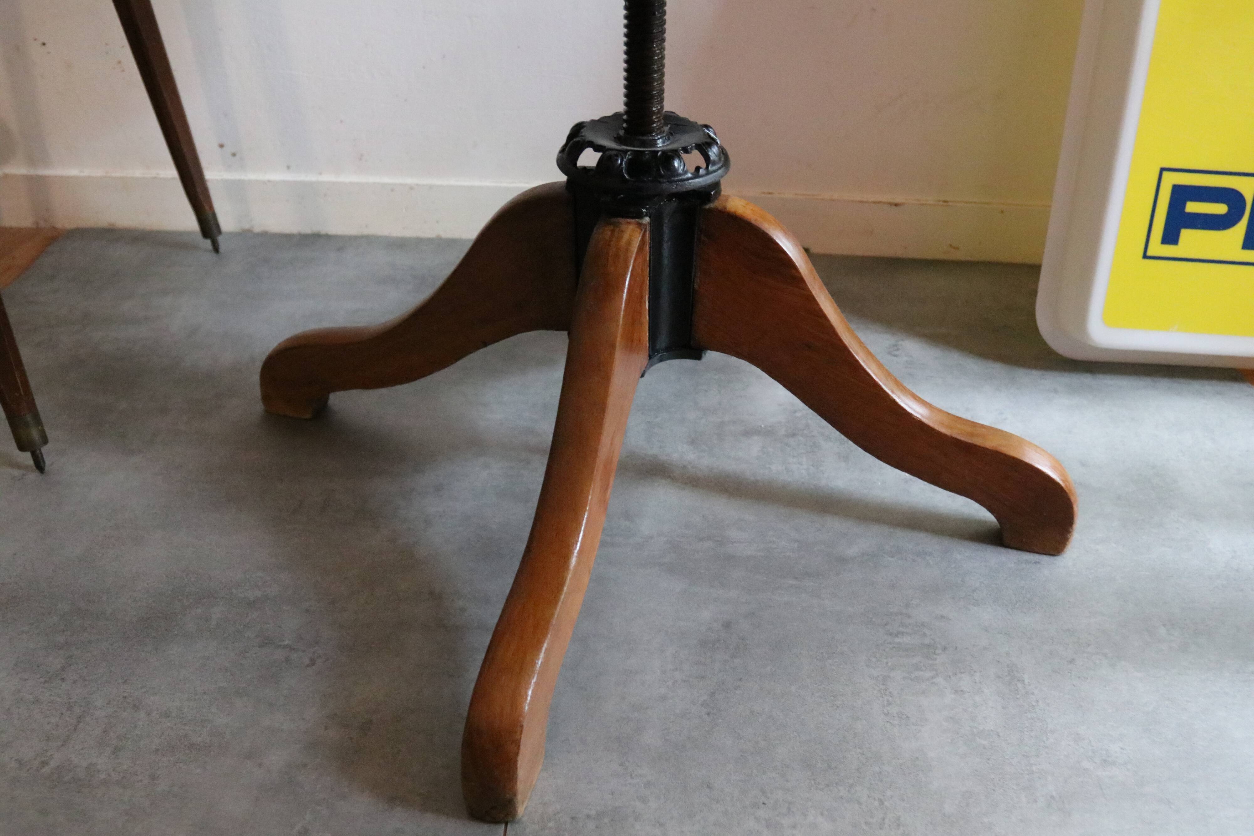 Office chair made of natural wood