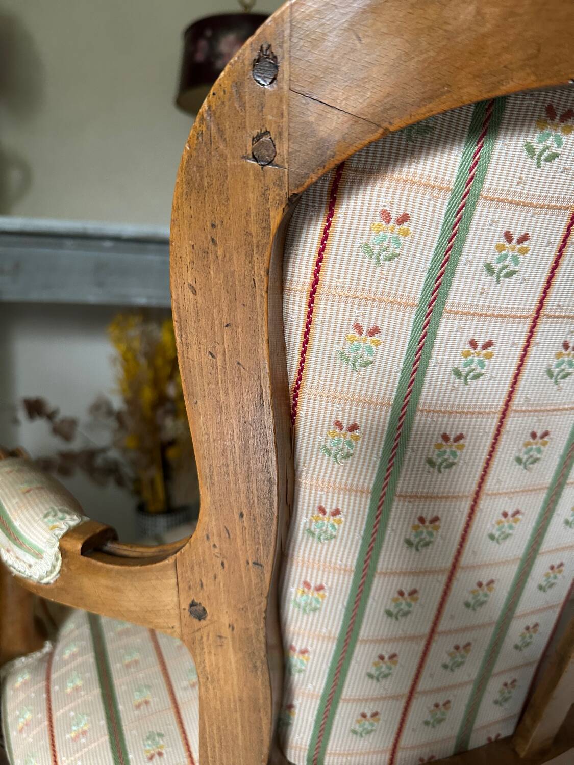 Paire de fauteuils bergères anciens style Louis XV