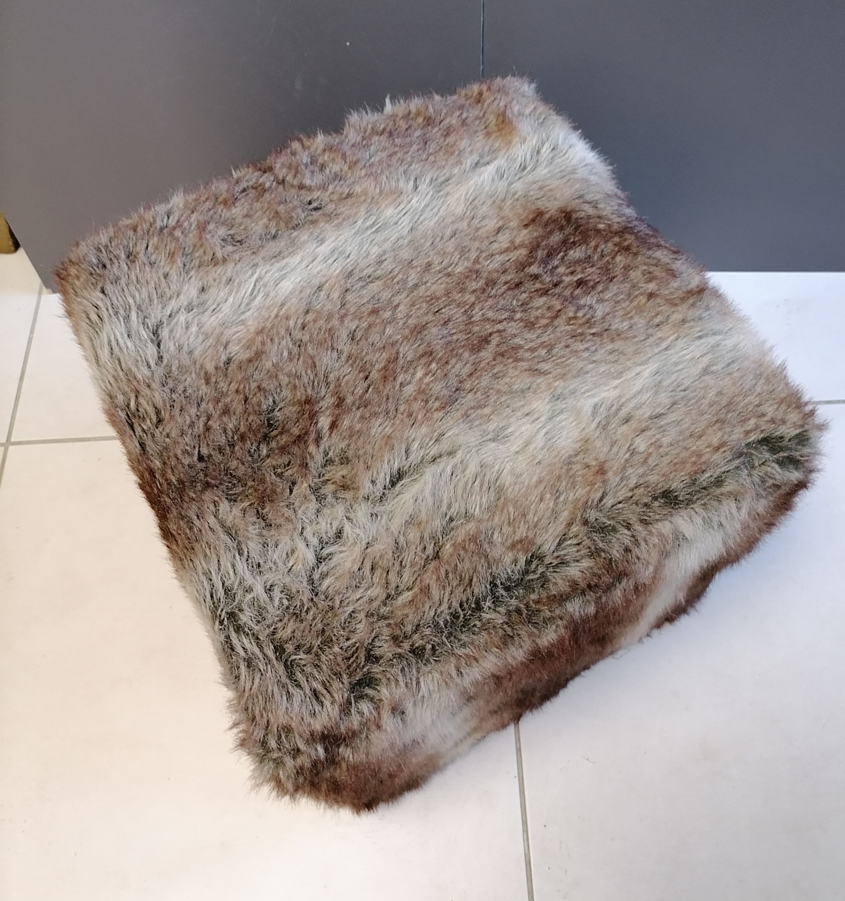 Square pouf
