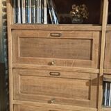 Trade cabinet with flaps