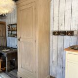 Bonnet maker with original patina