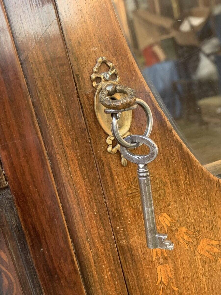 Placard de cuisine Art Nouveau en bois marron et verre, miroir et ferrures laiton