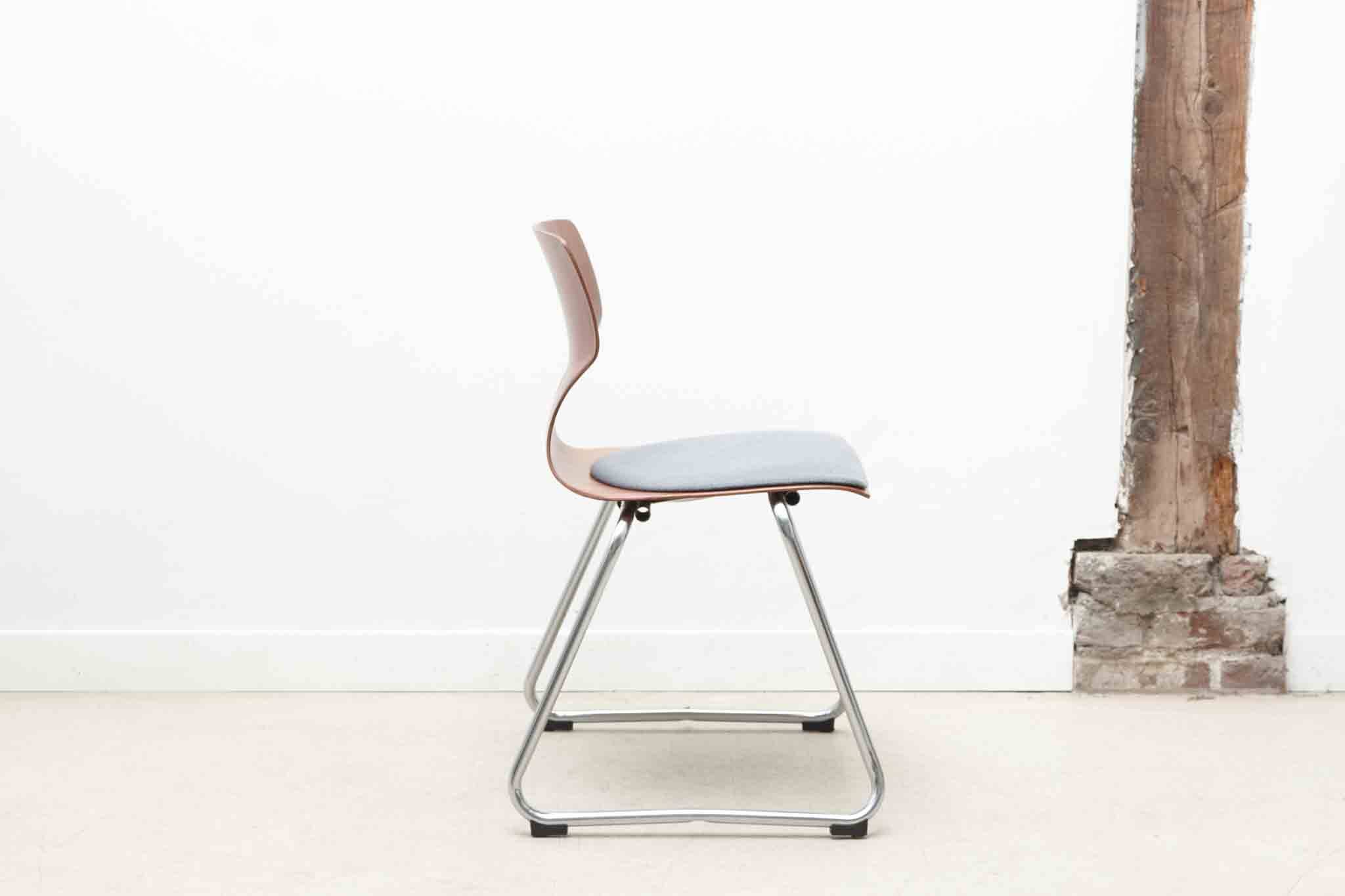 Flötotto sled chair with curved oak and chrome shell