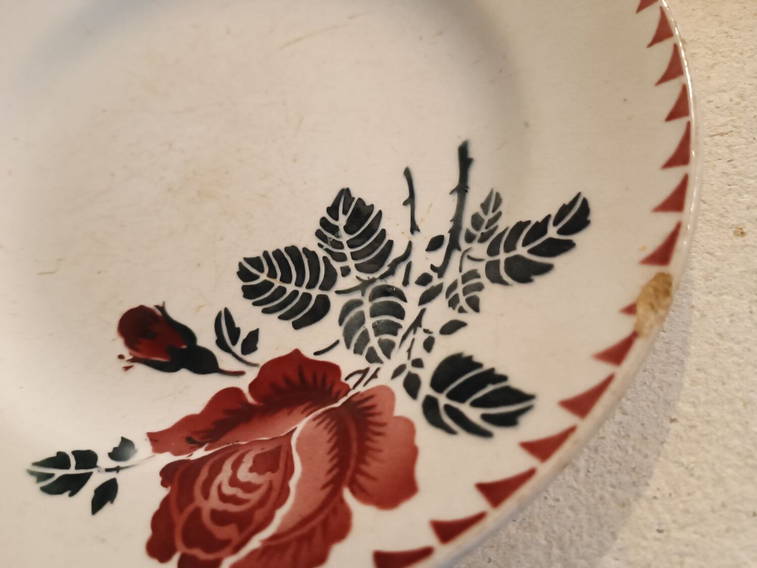 Lot 5 mismatched plates iron earth