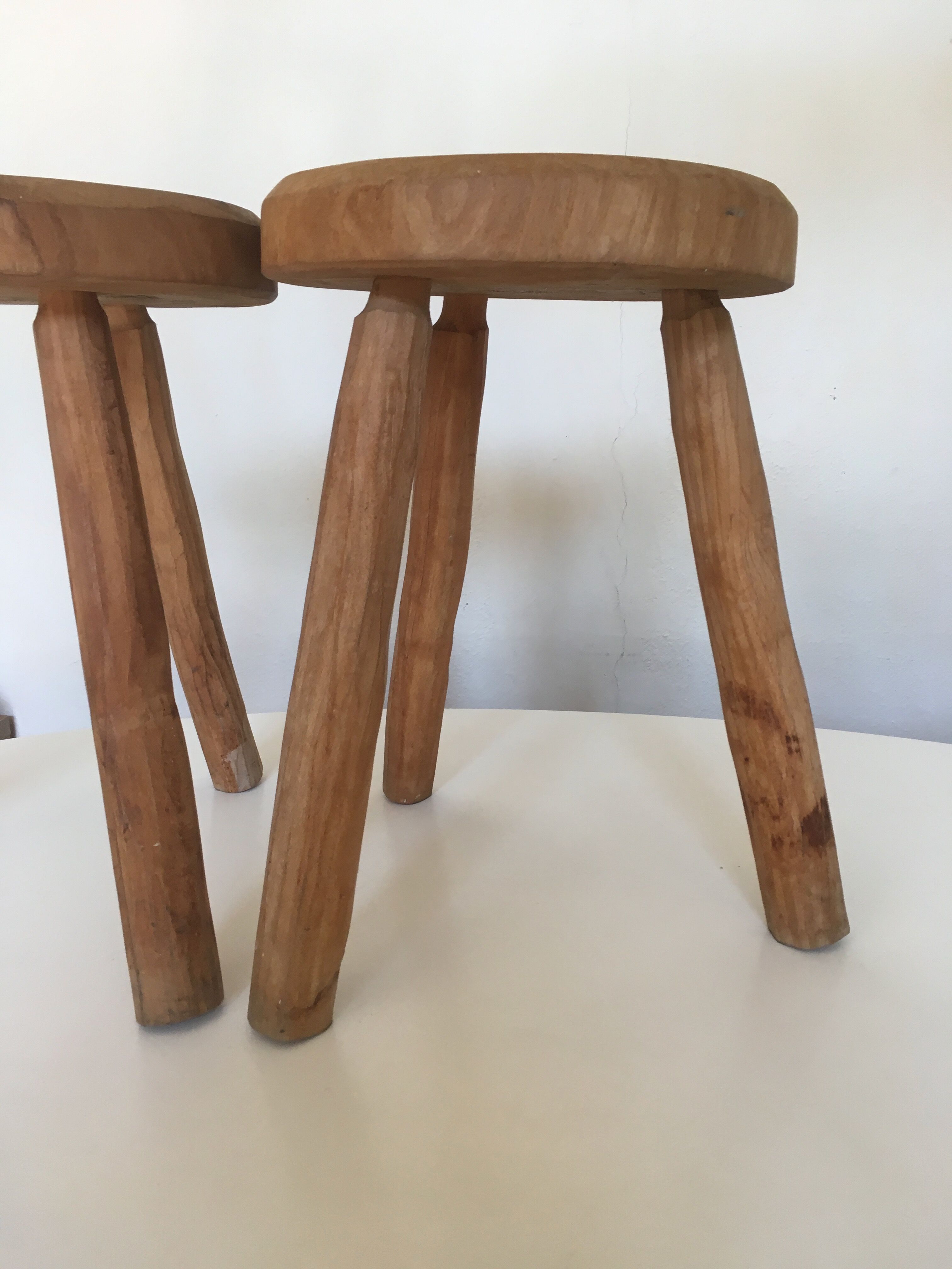 Pair of tripod stools of farm in raw Elm