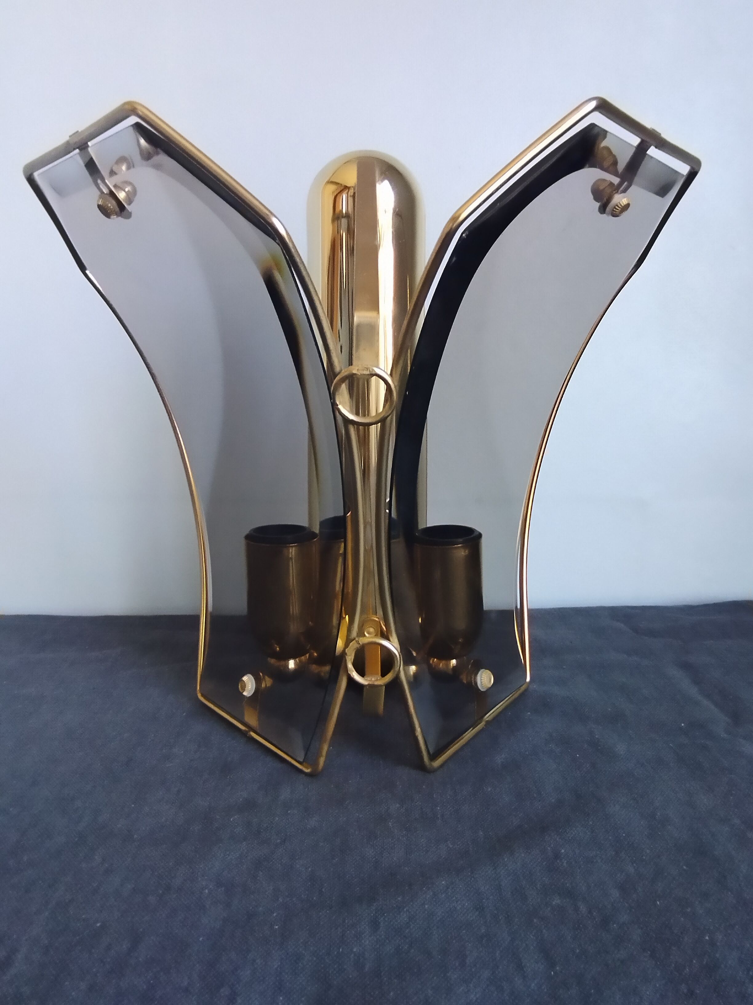 Wall lamp two fires in brass and curved glass from the 80s