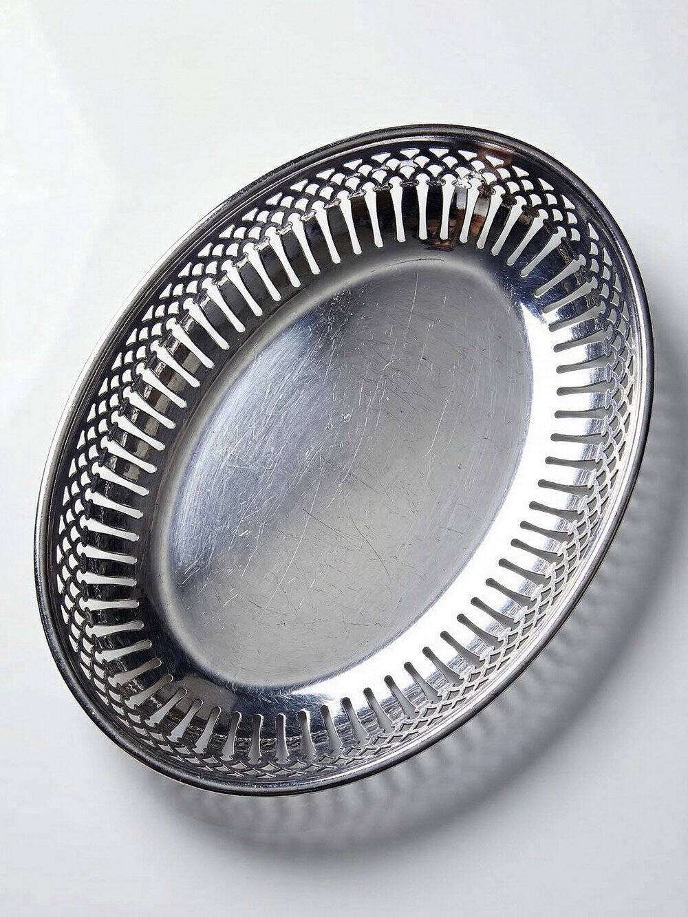 Oval openwork bread basket in silver-plated metal, vintage 1950s-70s.