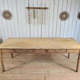 Farm table