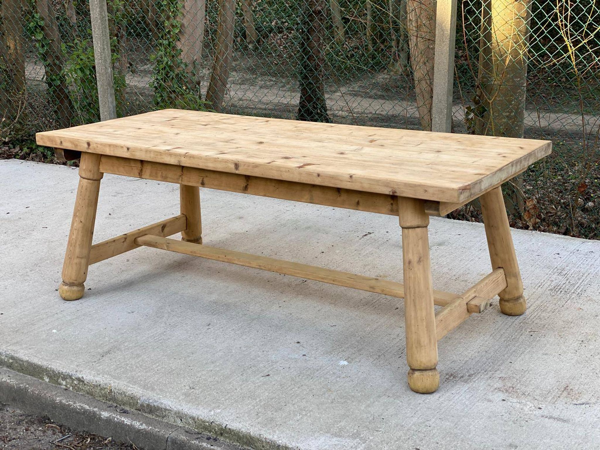Table de ferme Georges Robert en bois massif brut, 1960, restaurée