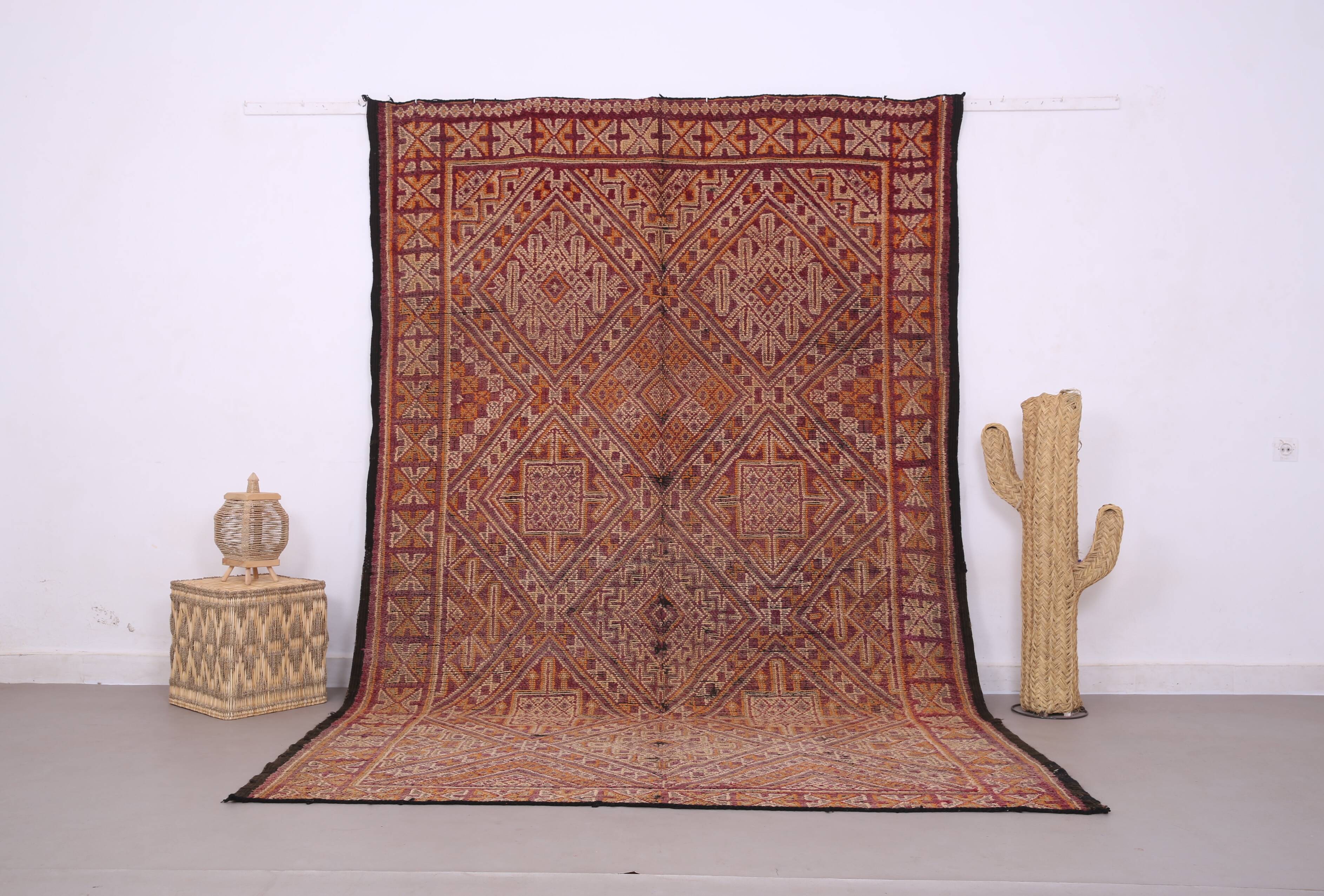 Vintage Beni Mguild Rug 208 x 315 cm - Berber Wool Rug - Moroccan Rug