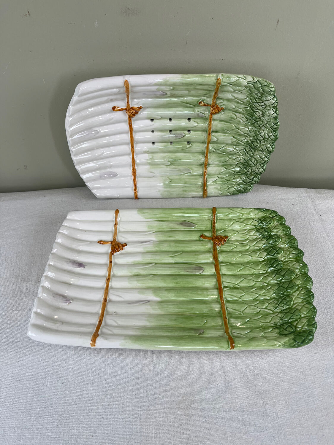 Asparagus dish in earthenware