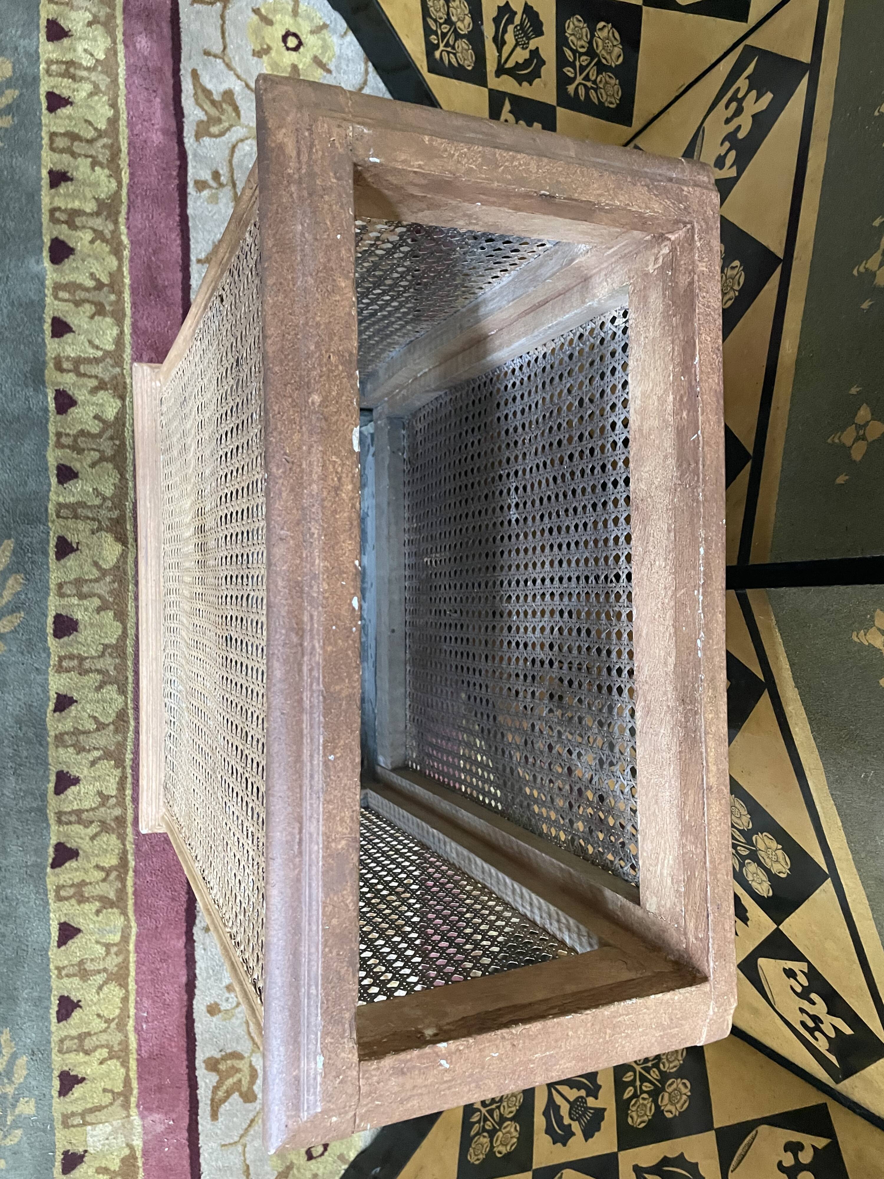 Umbrella door cannage