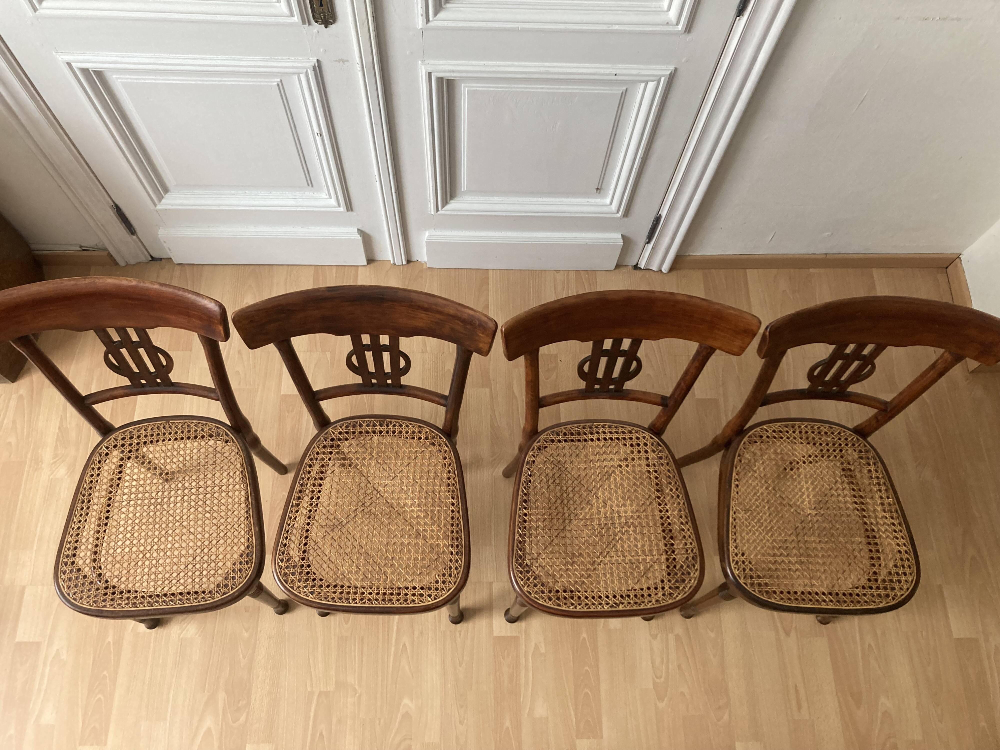 Set of 4 Thonet dining room chairs circa 1905