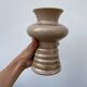Vase en grès beige 1970