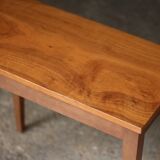 Pretty vintage coffee table, or side table called end table, in mahogany