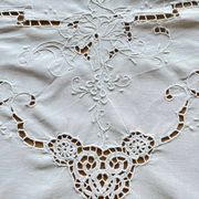 Round embroidered cotton tablecloth