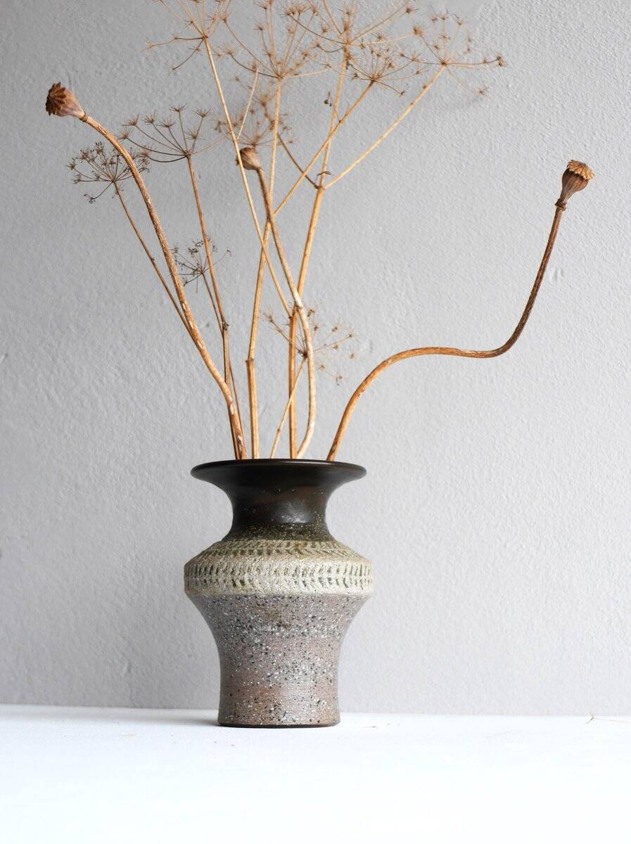 Brutalist ceramic vase in Scandinavian modernist style from the mid-century by Thomas Hellström for Nittsjö, Sweden.