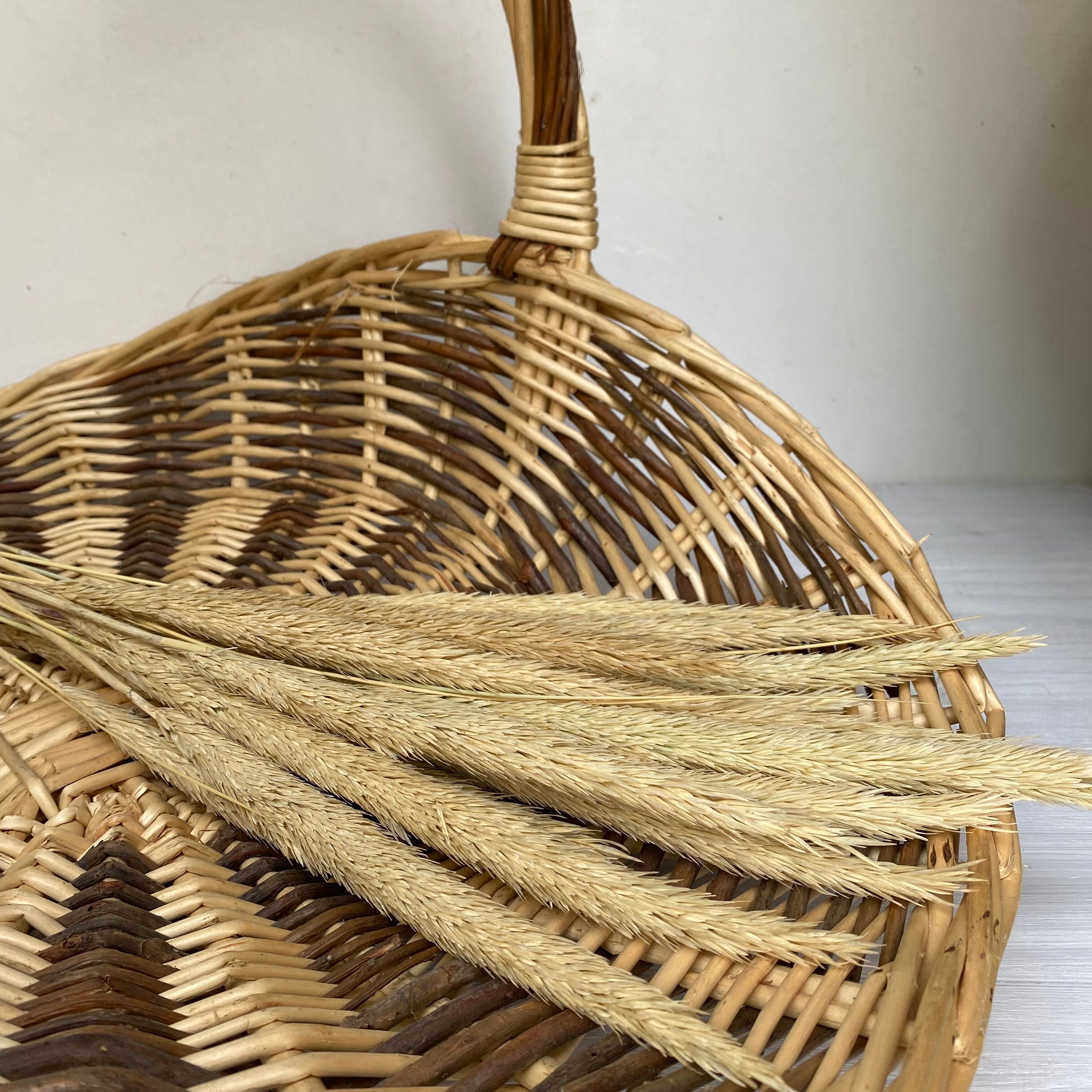 Two-tone wicker basket