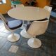 Table et chaises pieds tulipe