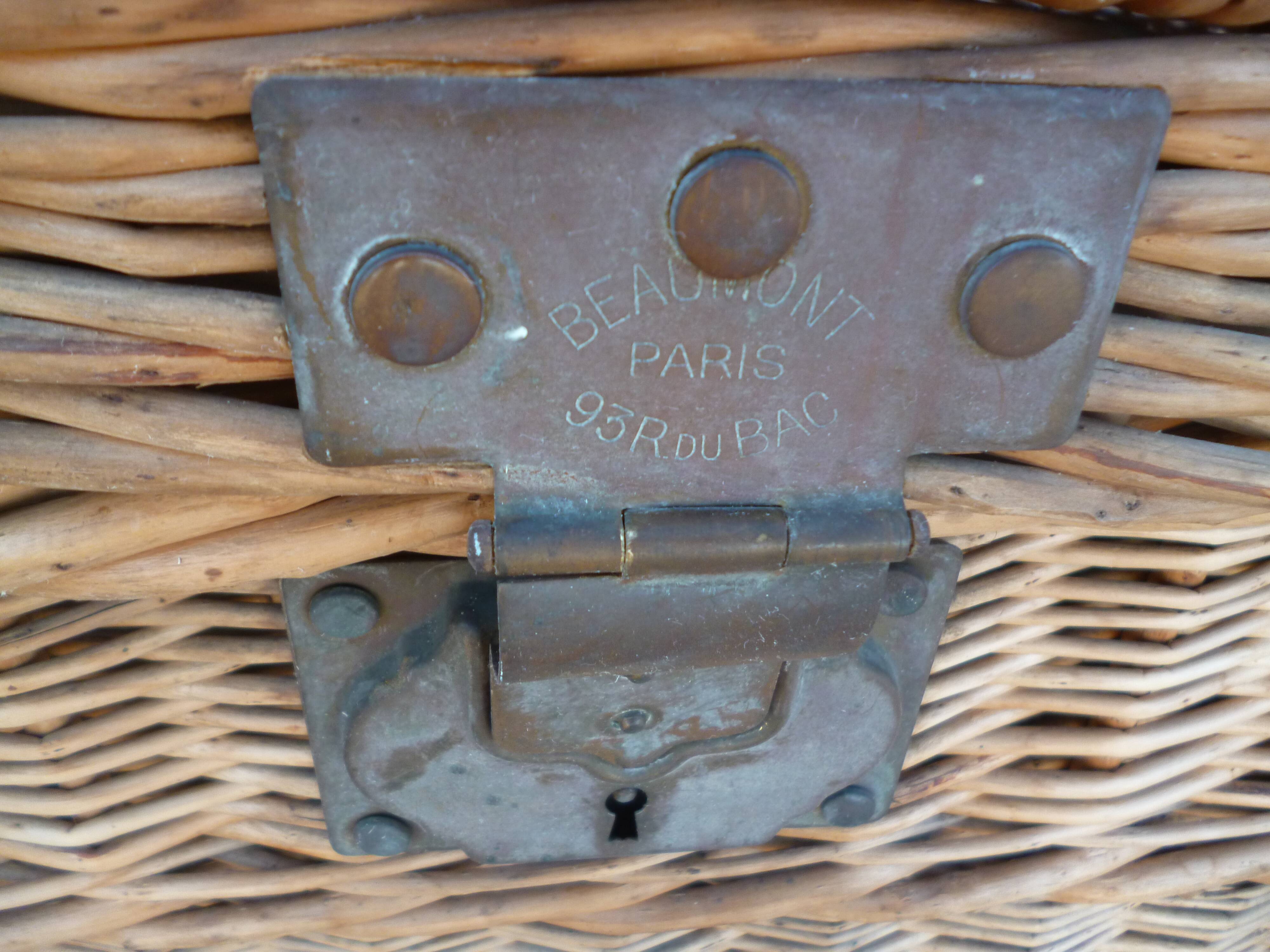 Handle trunk with keys by Beaumont Paris