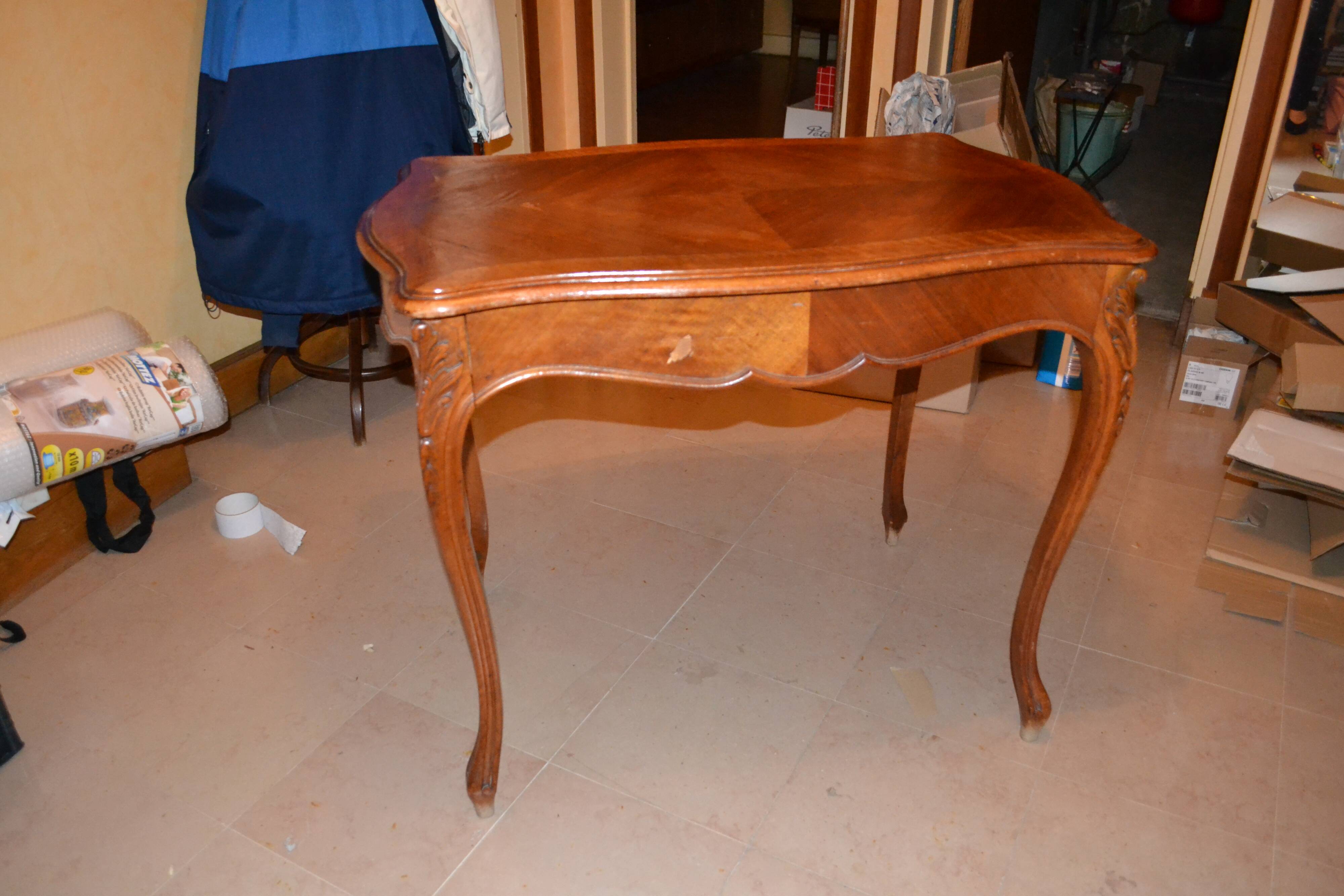 Table style Louis XV en marqueterie