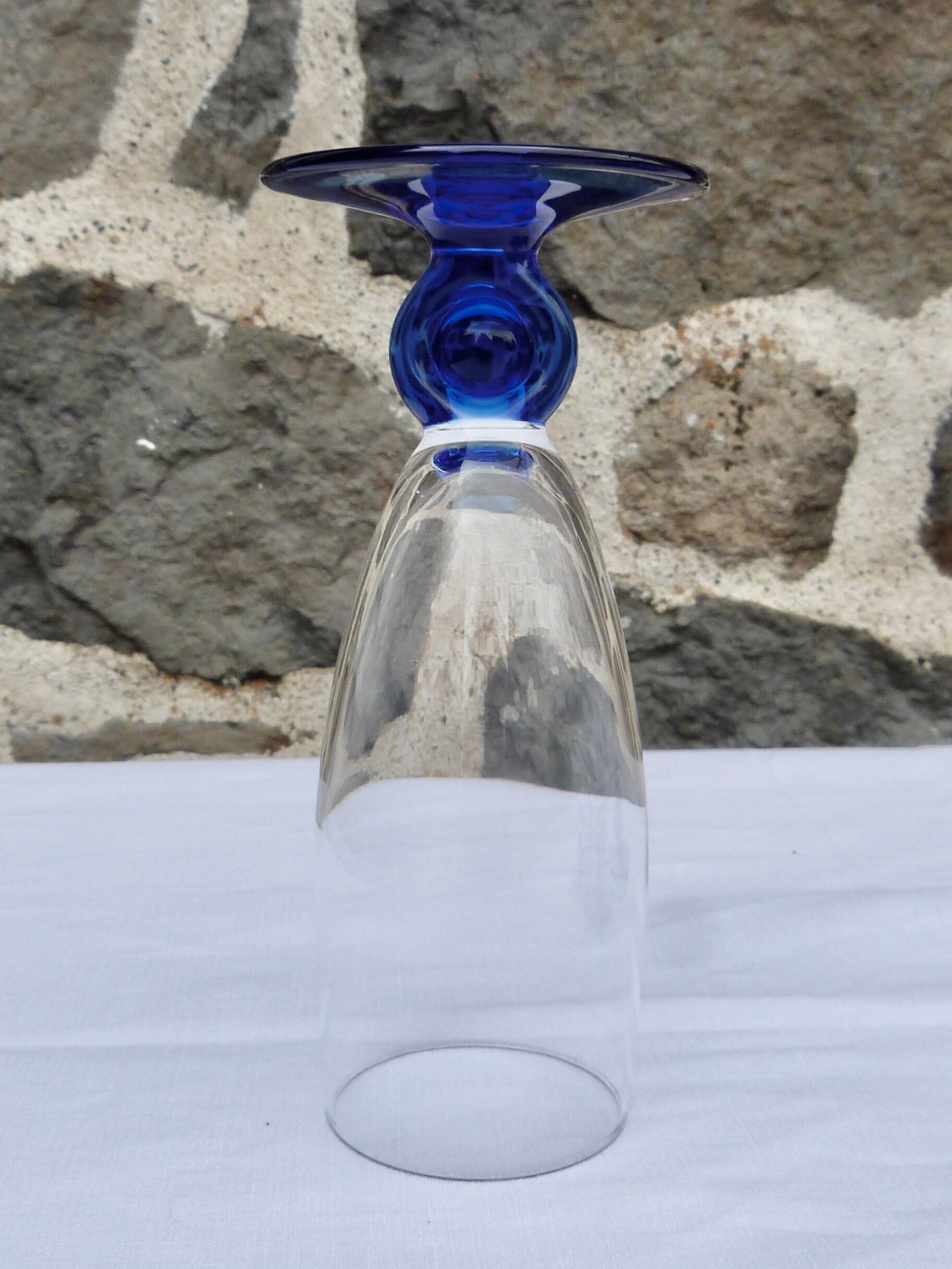 Set of 8 champagne flutes with blue foot