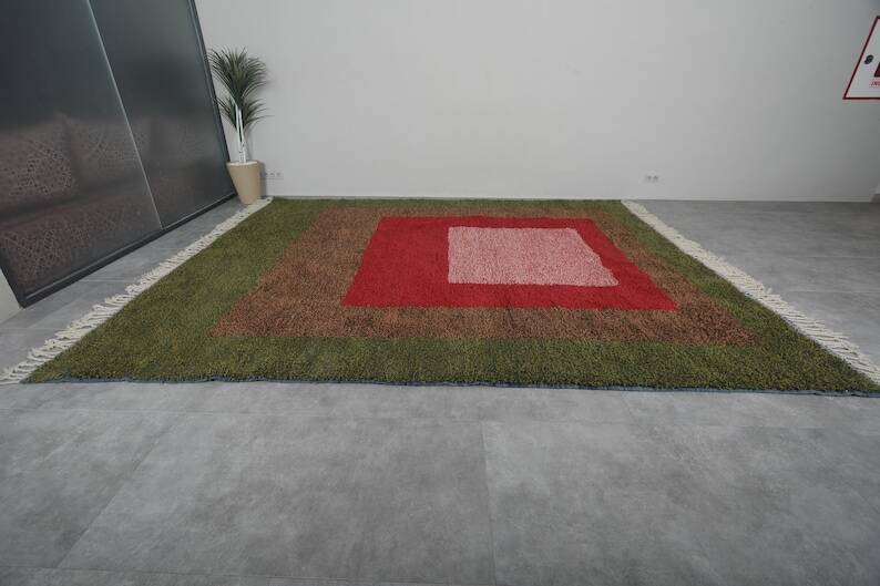 Authentic handwoven natural wool rug, size 200/300 cm.