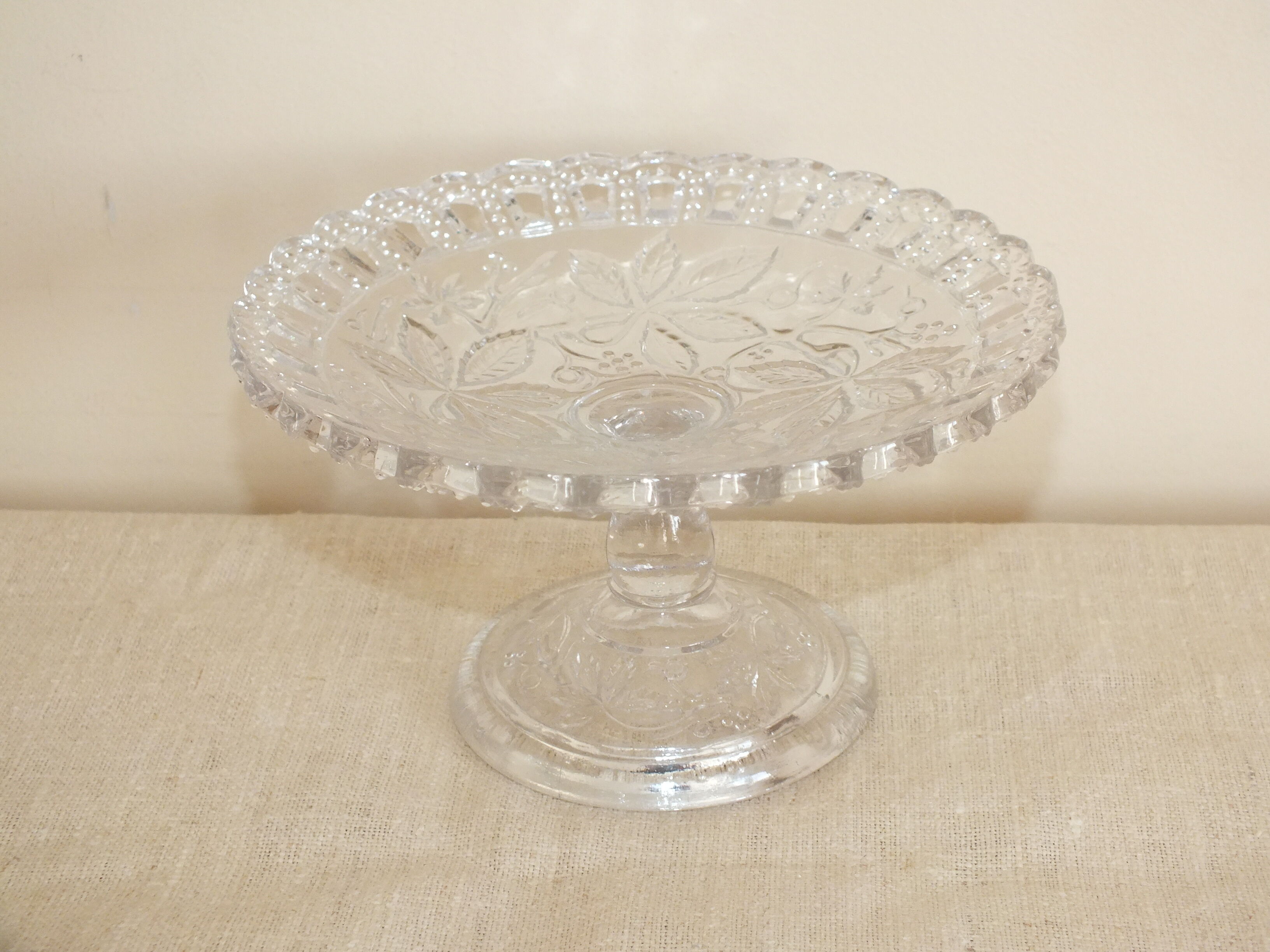 Coupe présentoir en cristal moulé