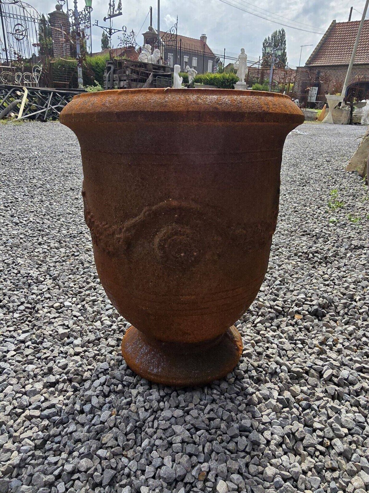 cast iron anduse vase