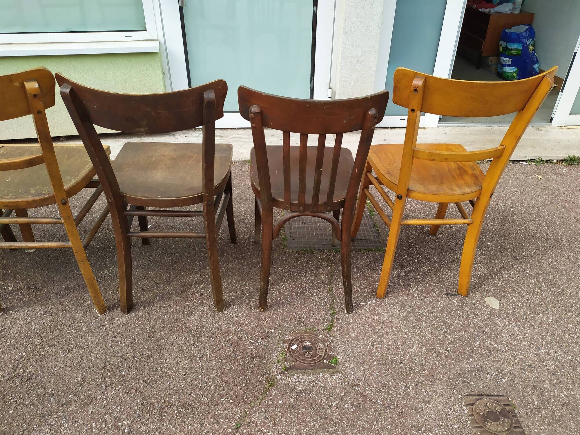 Set of 10 wooden bar bistro chairs - old - vintage
