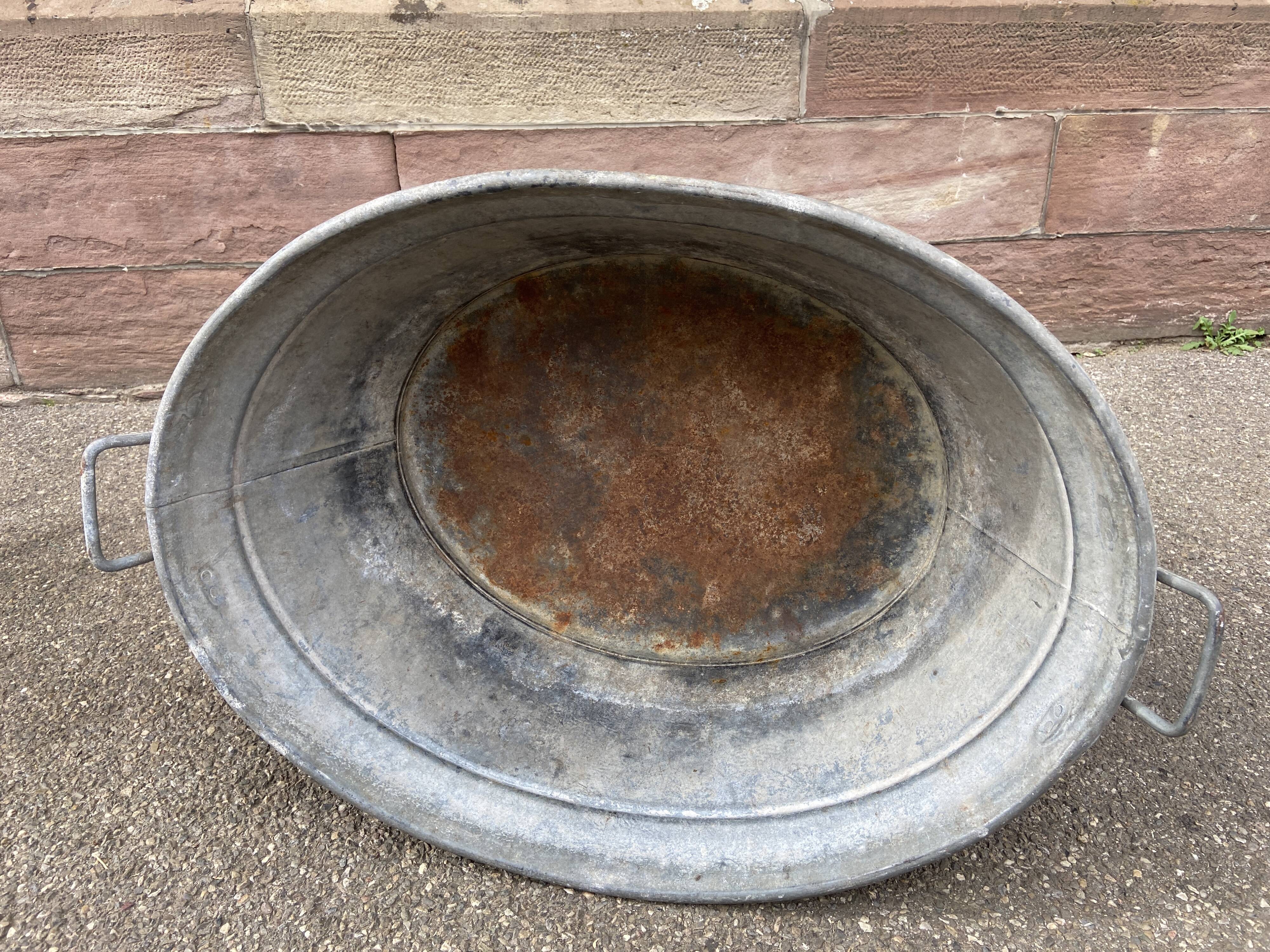 Very large vintage zinc basin 70 liters