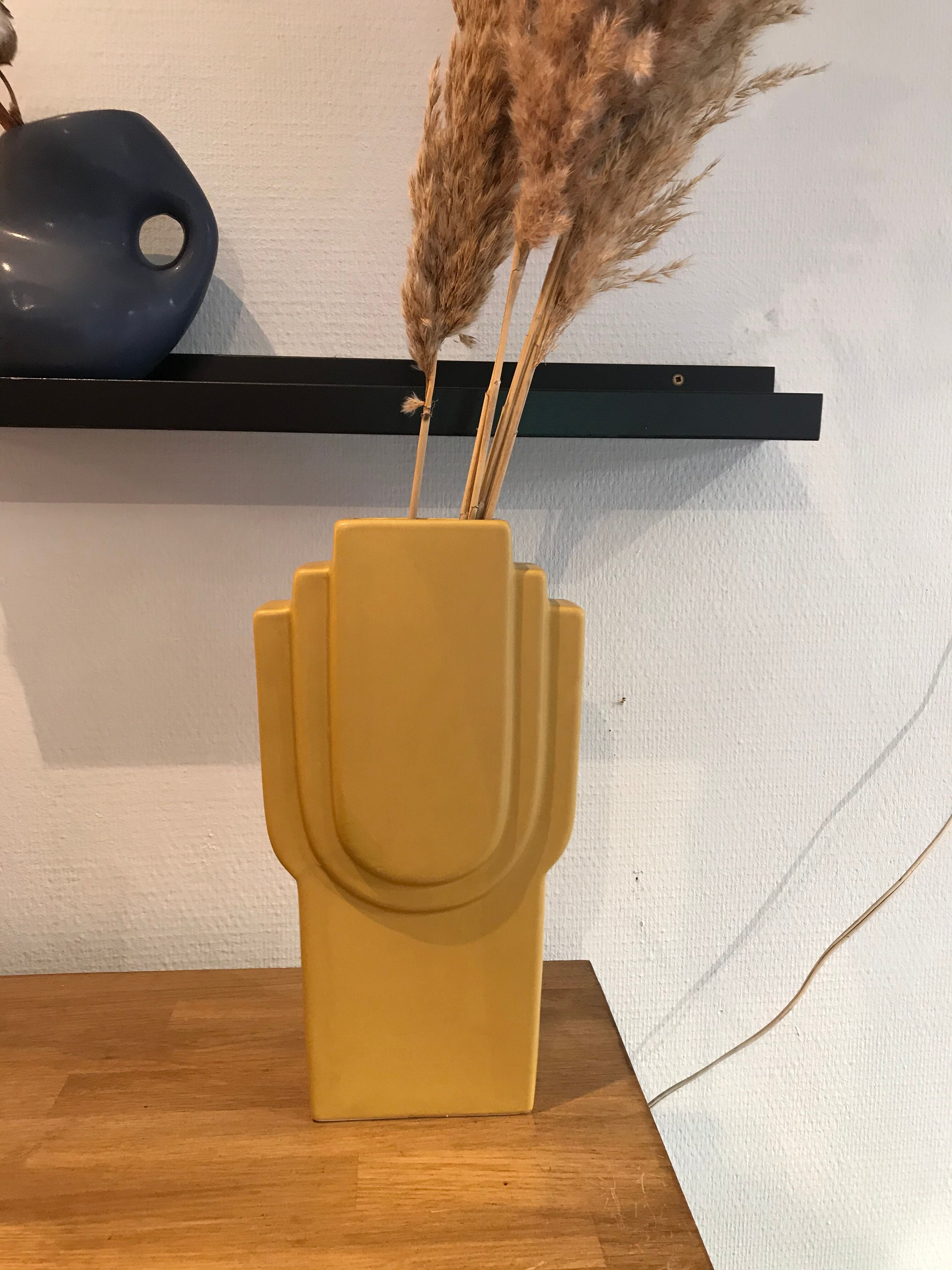 Graphic yellow vase