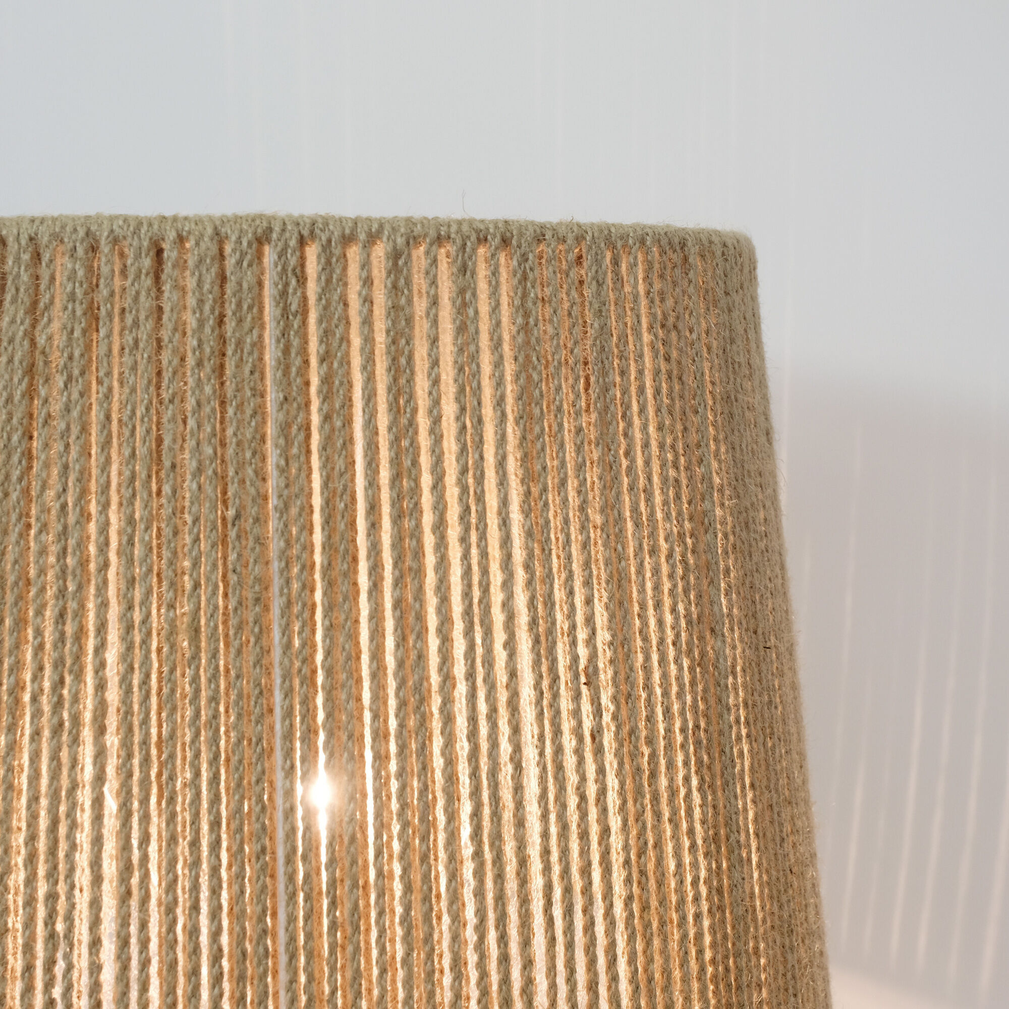 Table lamp from the 70s and 80s and its rope lampshade.