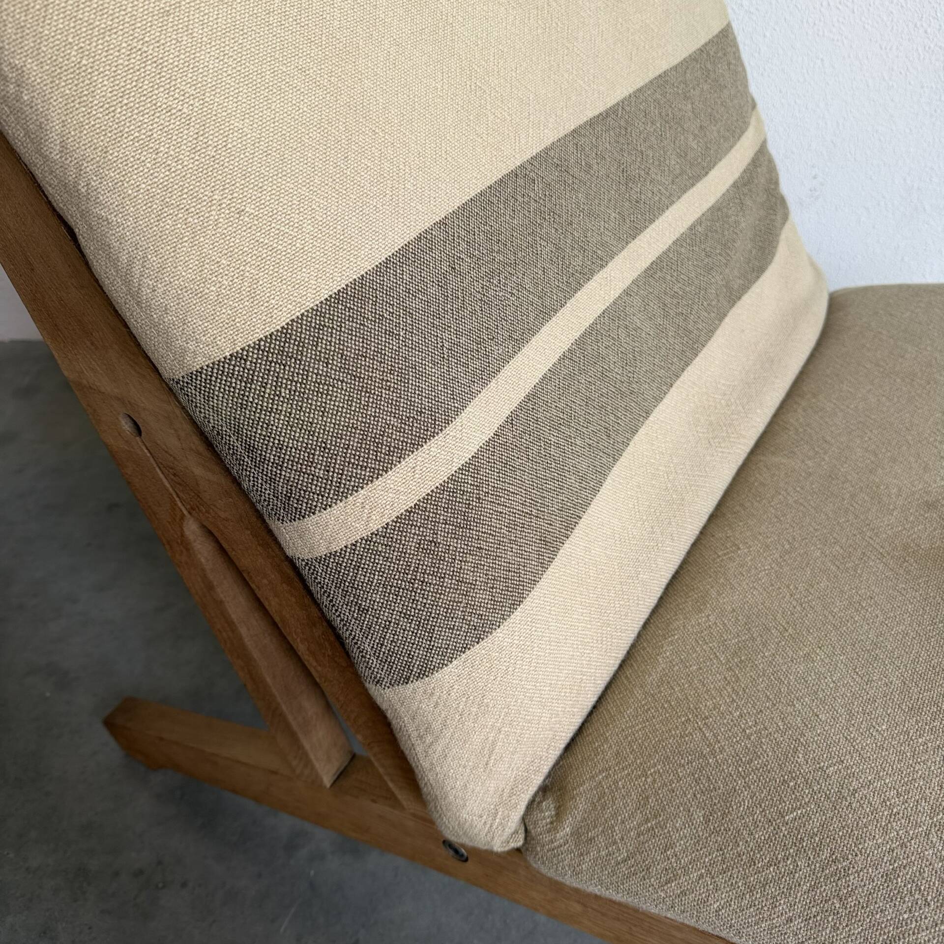 Vintage Hans Wegner lounge chair GE375 in oak