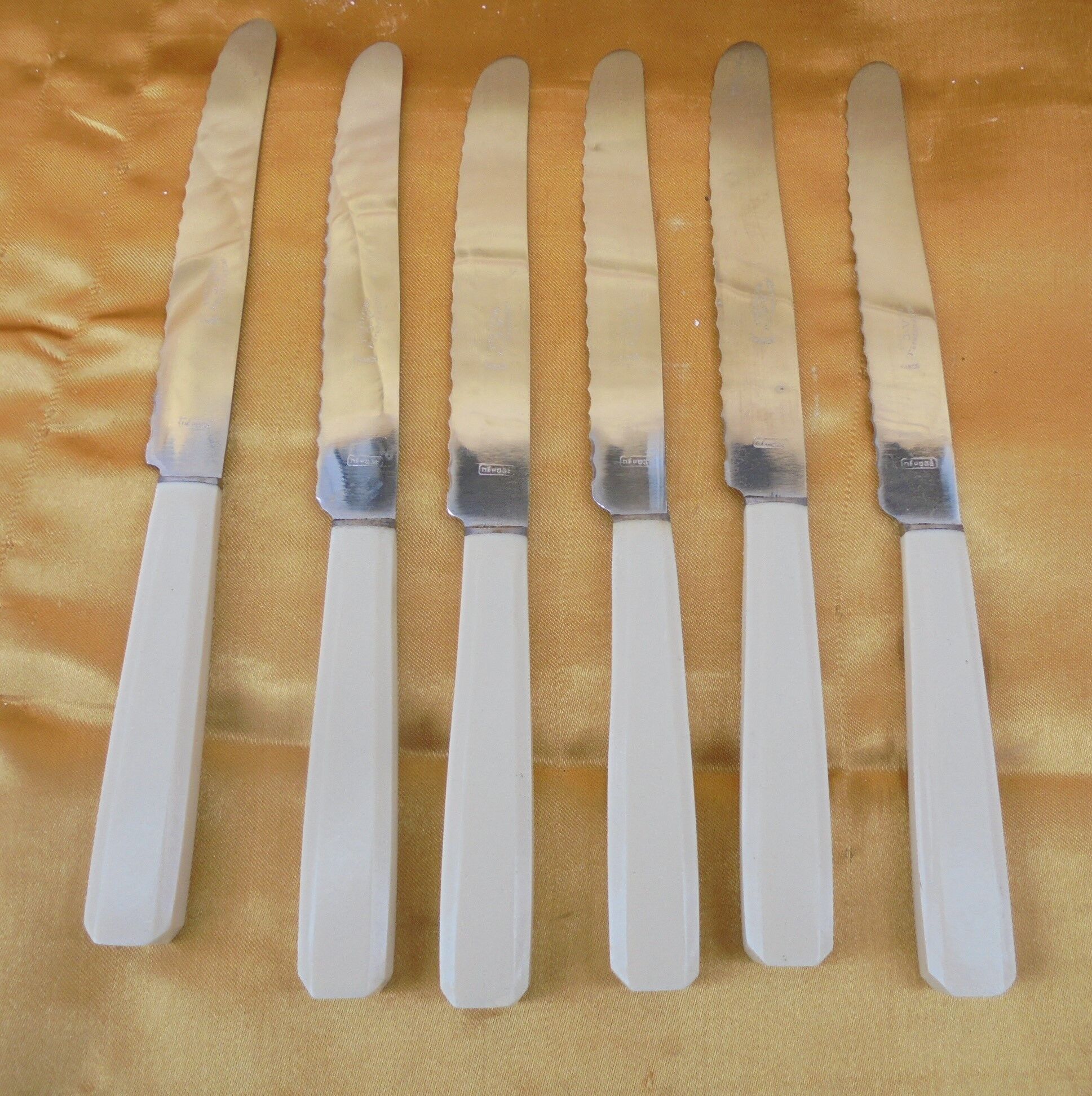 6 vintage knives bakelite handle