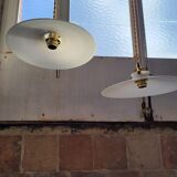 Duo of suspensions in white opaline
