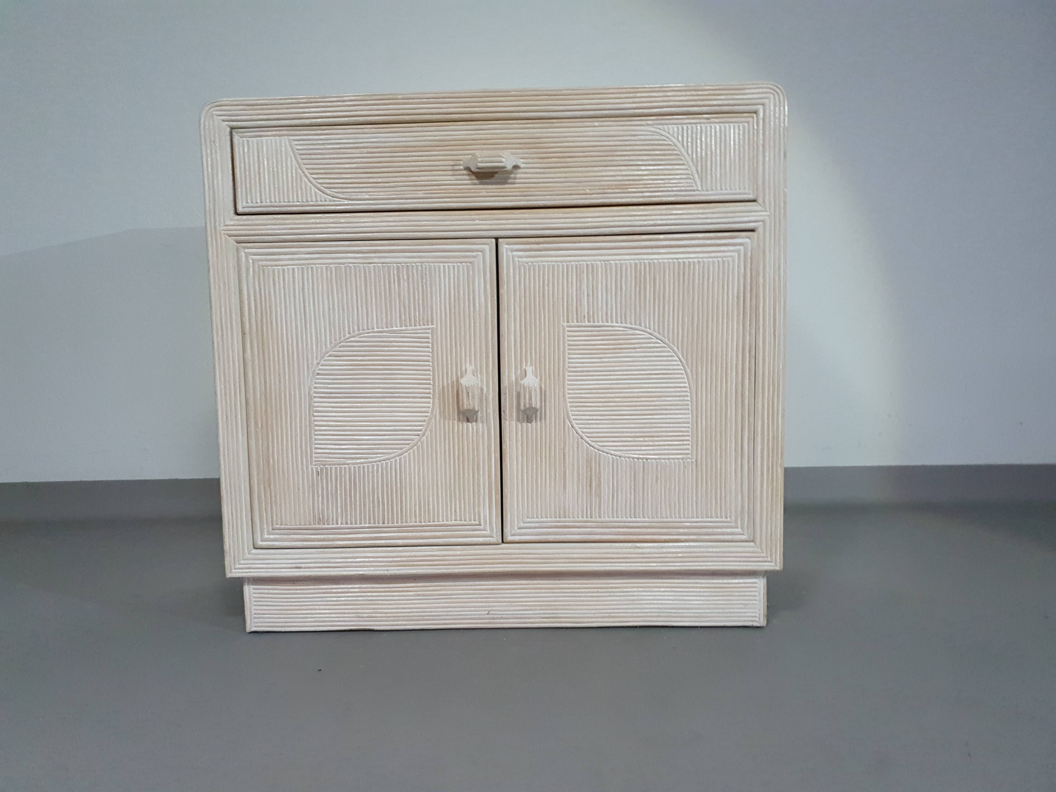 Split reed side board/cabinet 80 x 80 x 40 cm