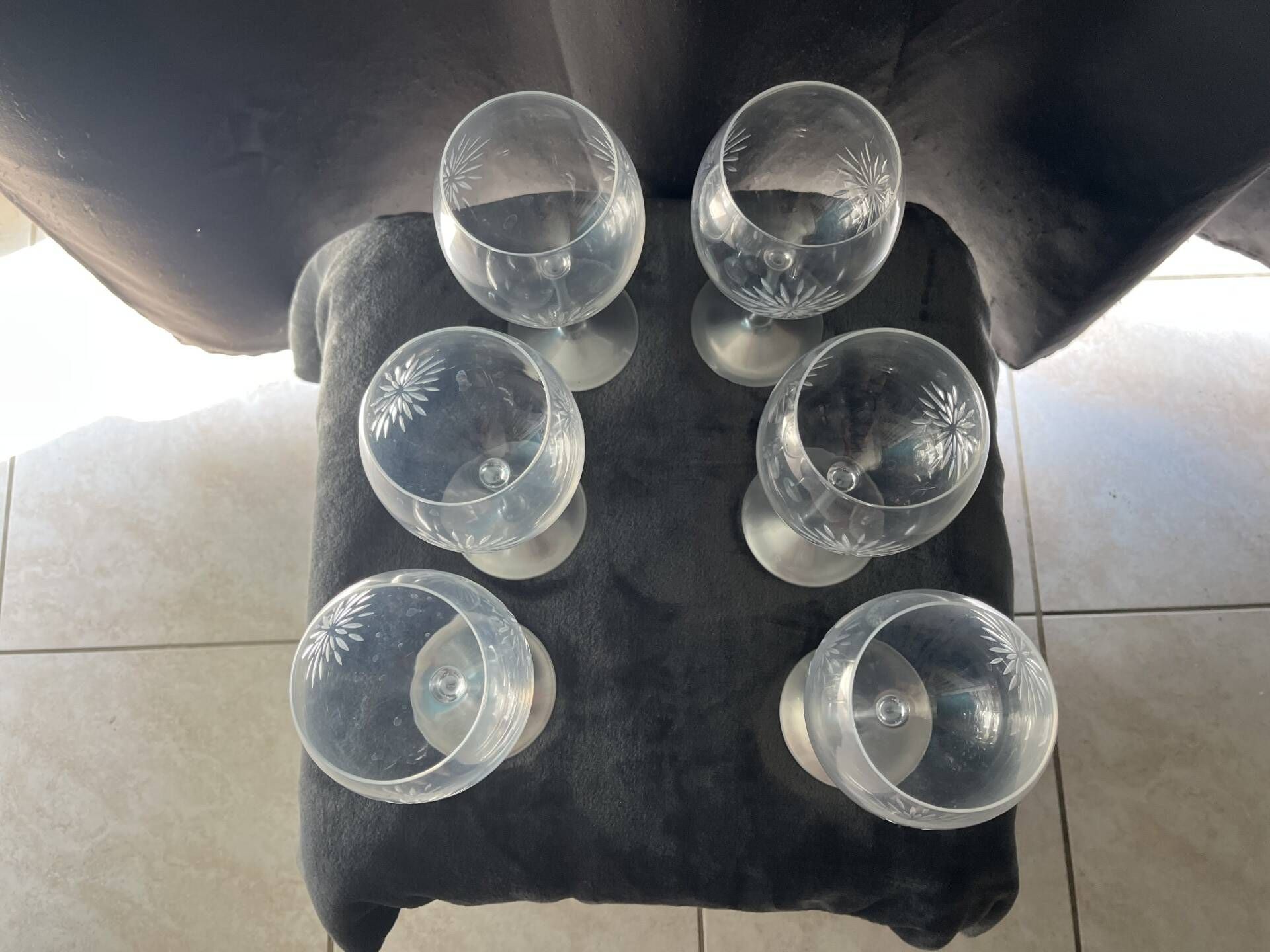 Set of 6 balloon wine glasses in engraved crystal with satin stems - 1980s/90s