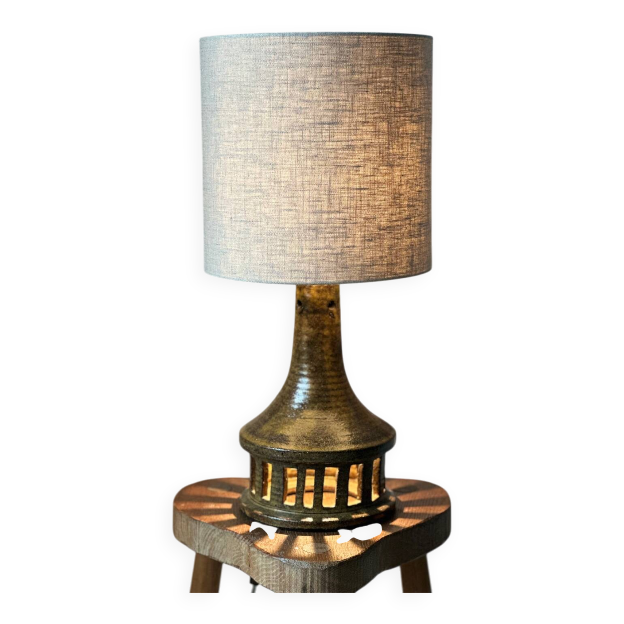 Vintage ceramic table lamp with integrated light base.