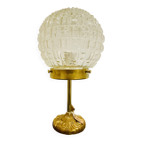Table lamp in gold-plated brass and textured round globe
