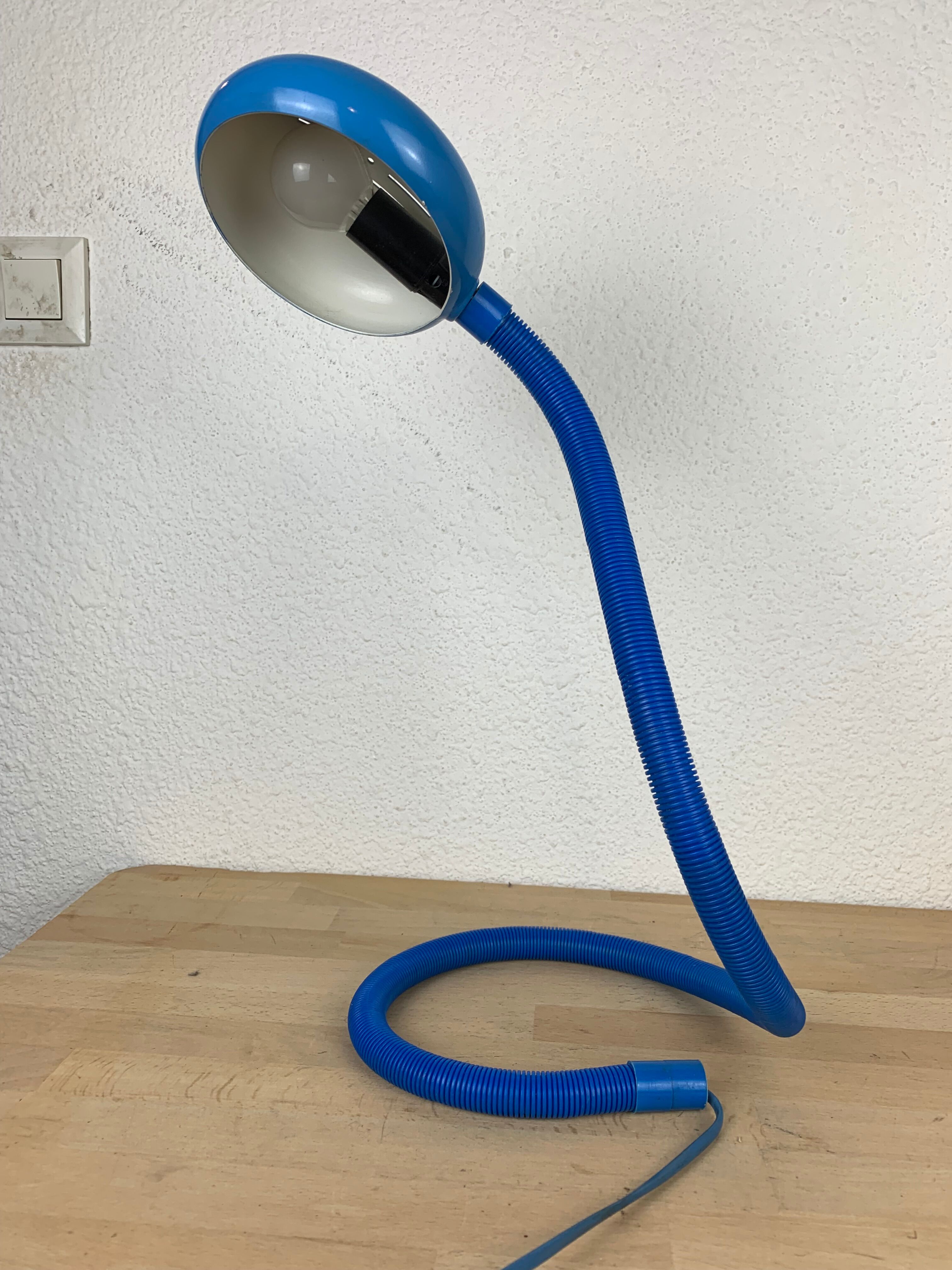 Flexible snake lamp blue 80s memphis