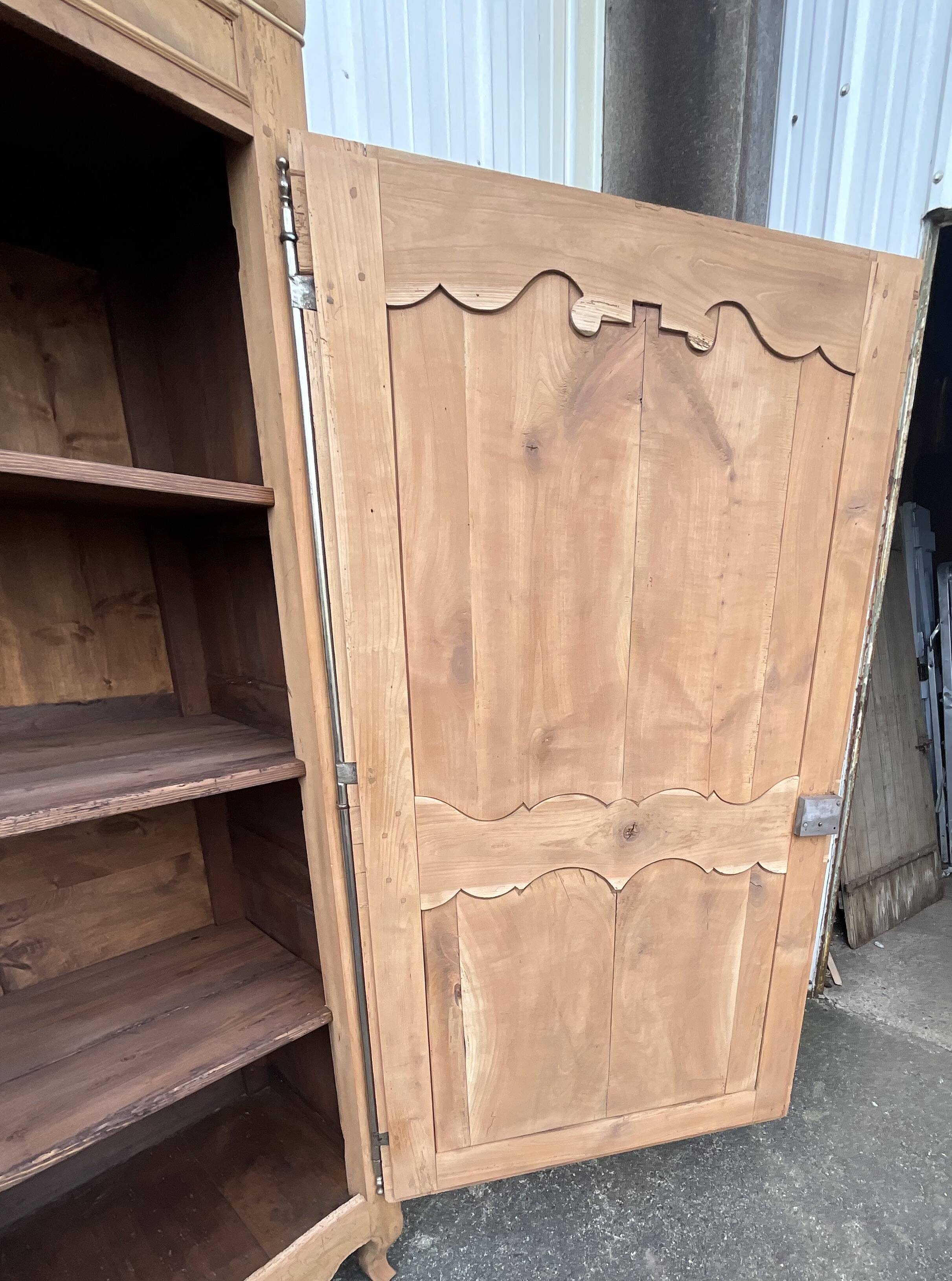 Antique Louis XV bonnetière, fruitwood, restored – 1 door, 3 shelves