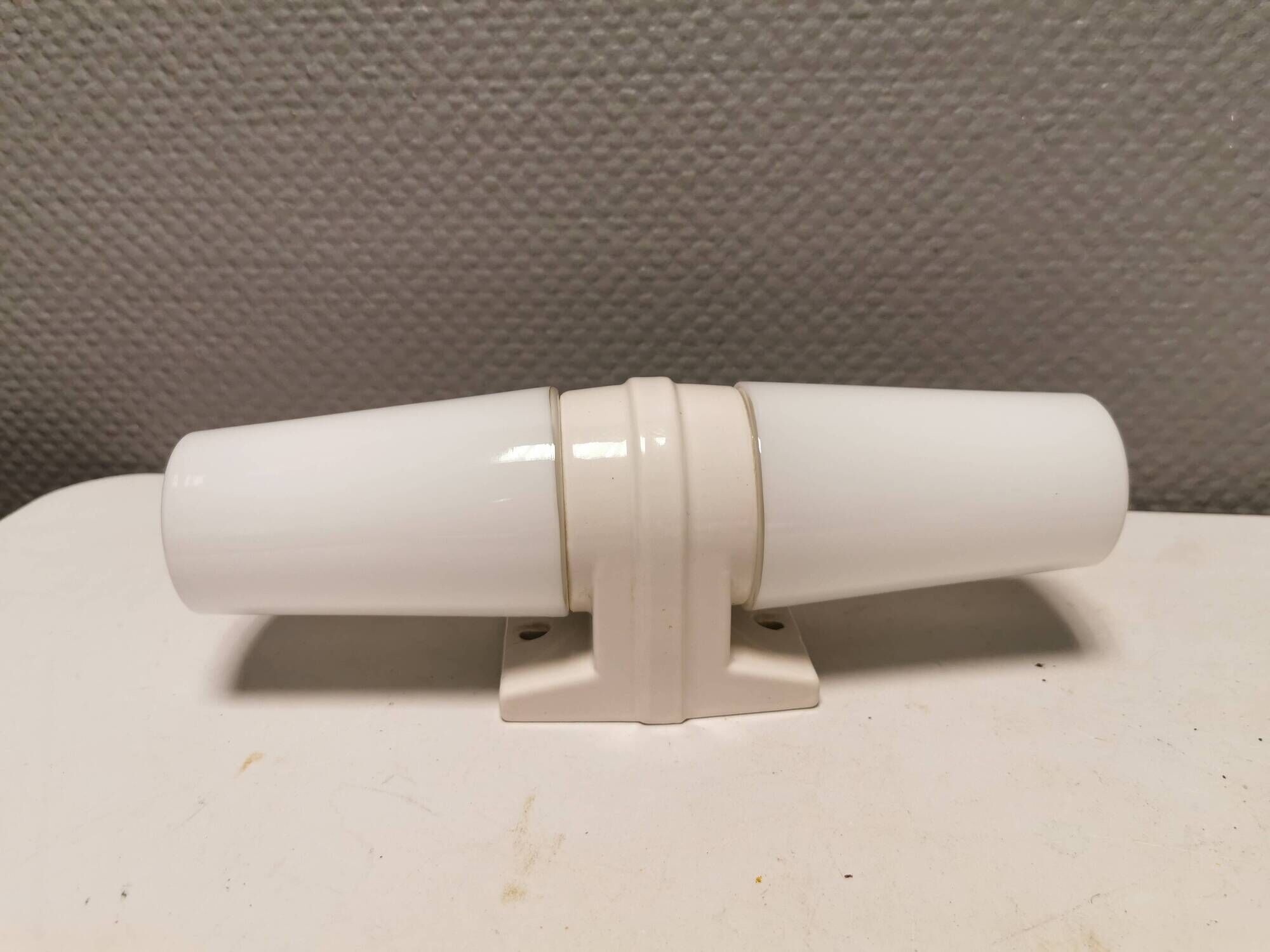 Bathroom/wall lamp designed by sigvard bernadotte for ifö sweden, model 6060. Estimated 1970-80s