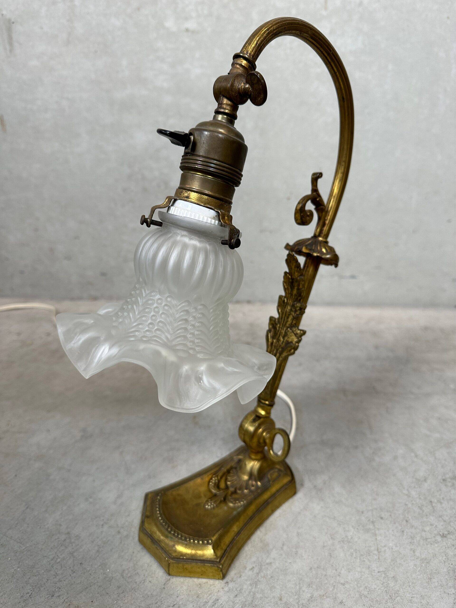 Art nouveau table lamp – flower