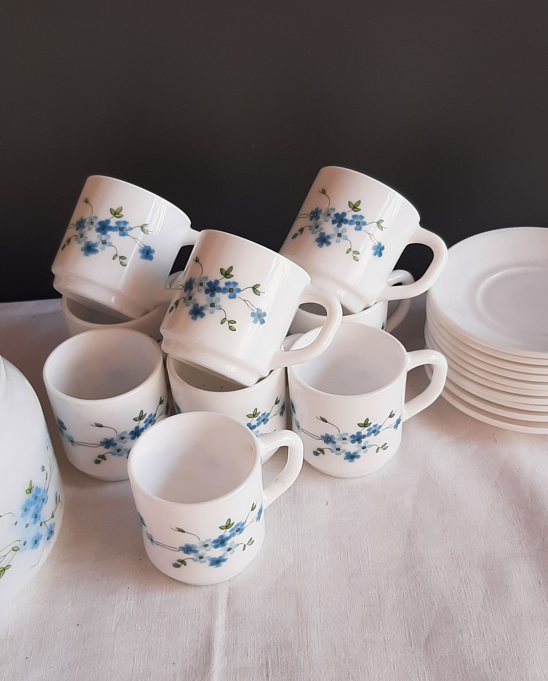 Coffee pot and forget-me-not cups
