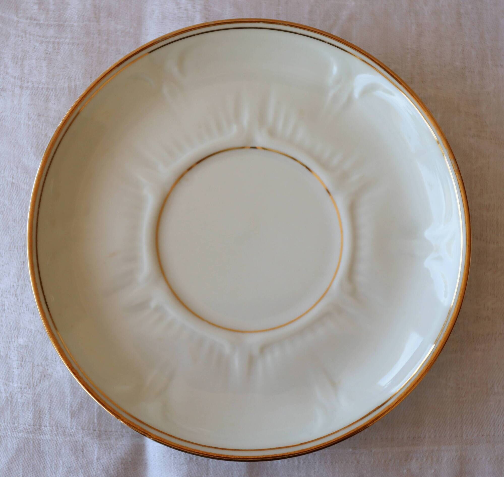 Coffee service for 8 cups with saucers in Limoges porcelain – Gold trim