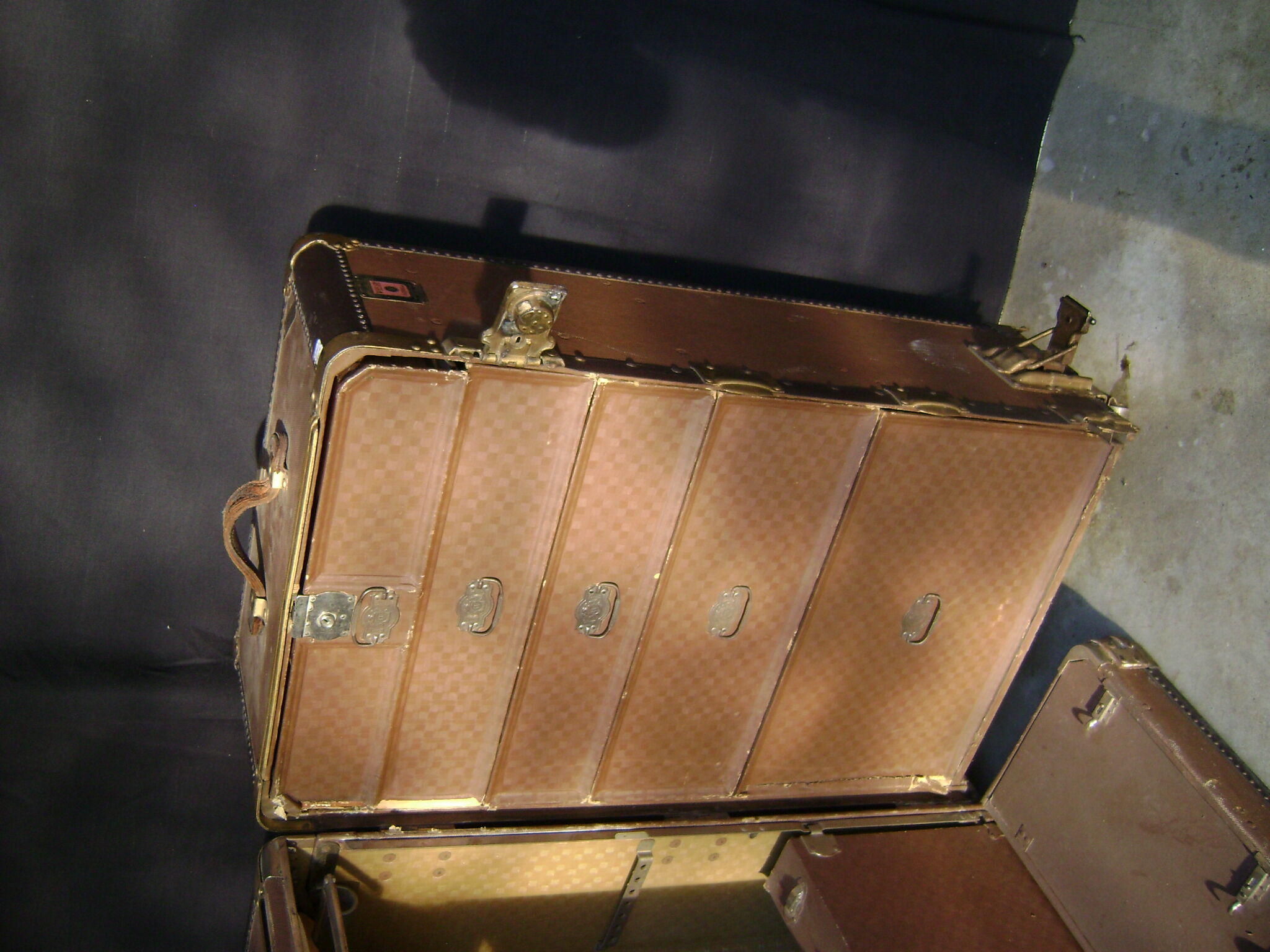 1920 american brand wheary travel trunk