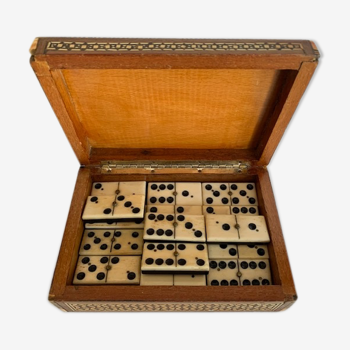 Game of ancient dominoes in its box in marquetry and mother-of-pearl