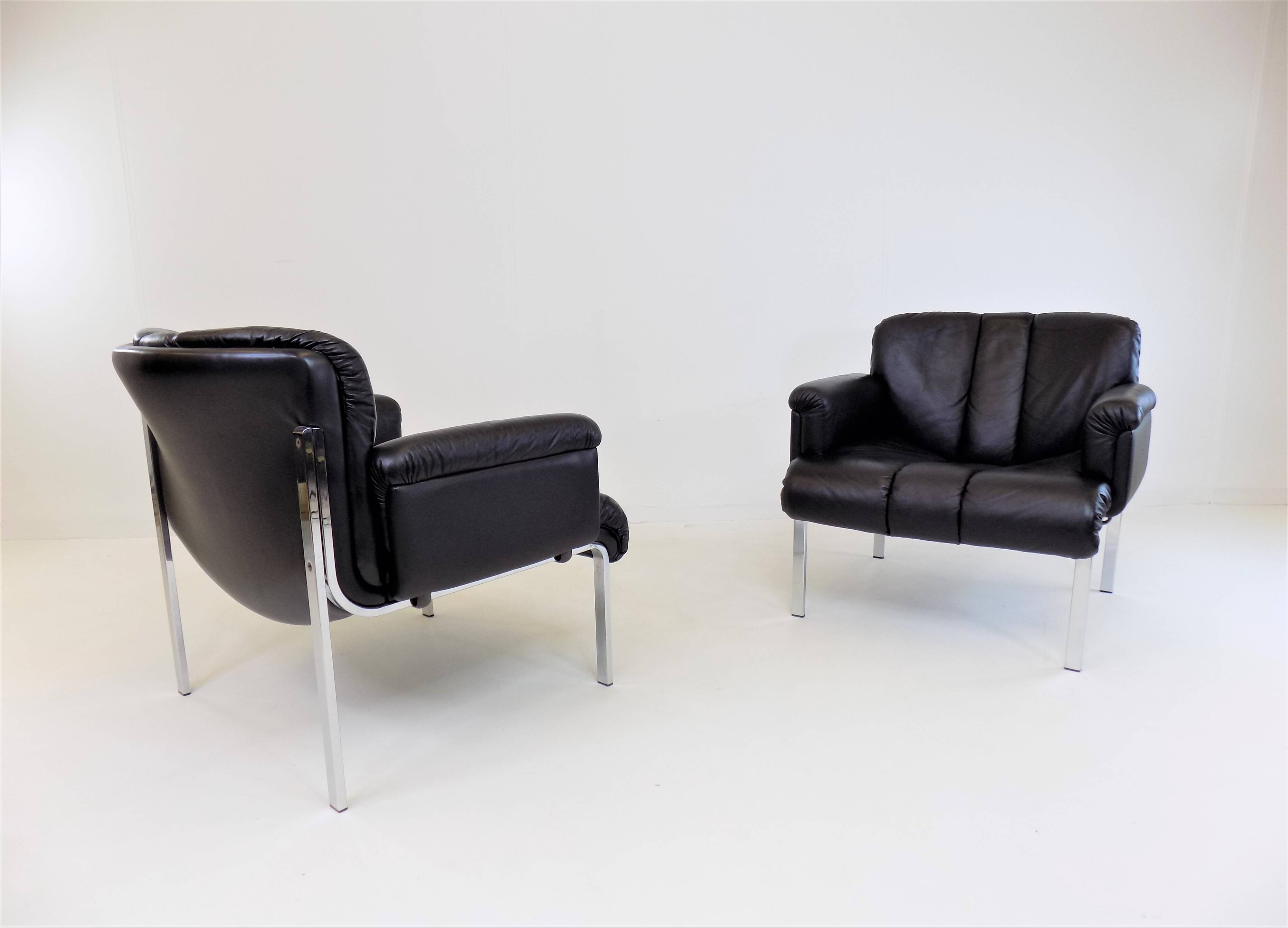 Set of 2 Girsberger Eurochair leather armchairs