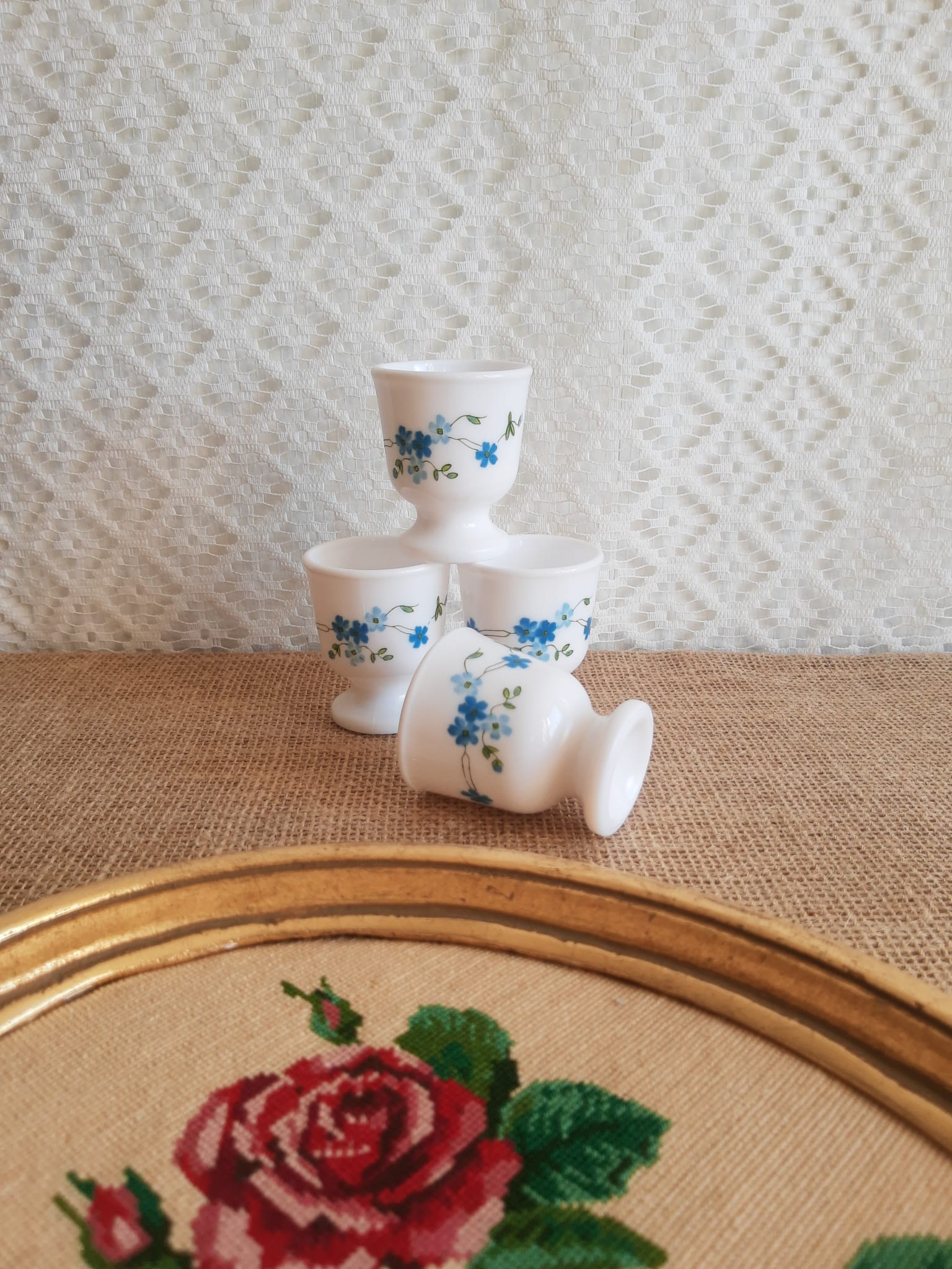 Lot de 4 coquetiers Arcopal modèle myosotis veronica vintage